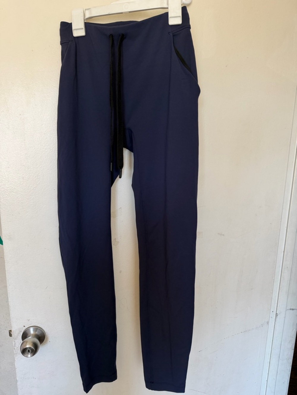 Lululemon Women’s Navy Joggers Size 2 Tapered Athletic On The Fly Style